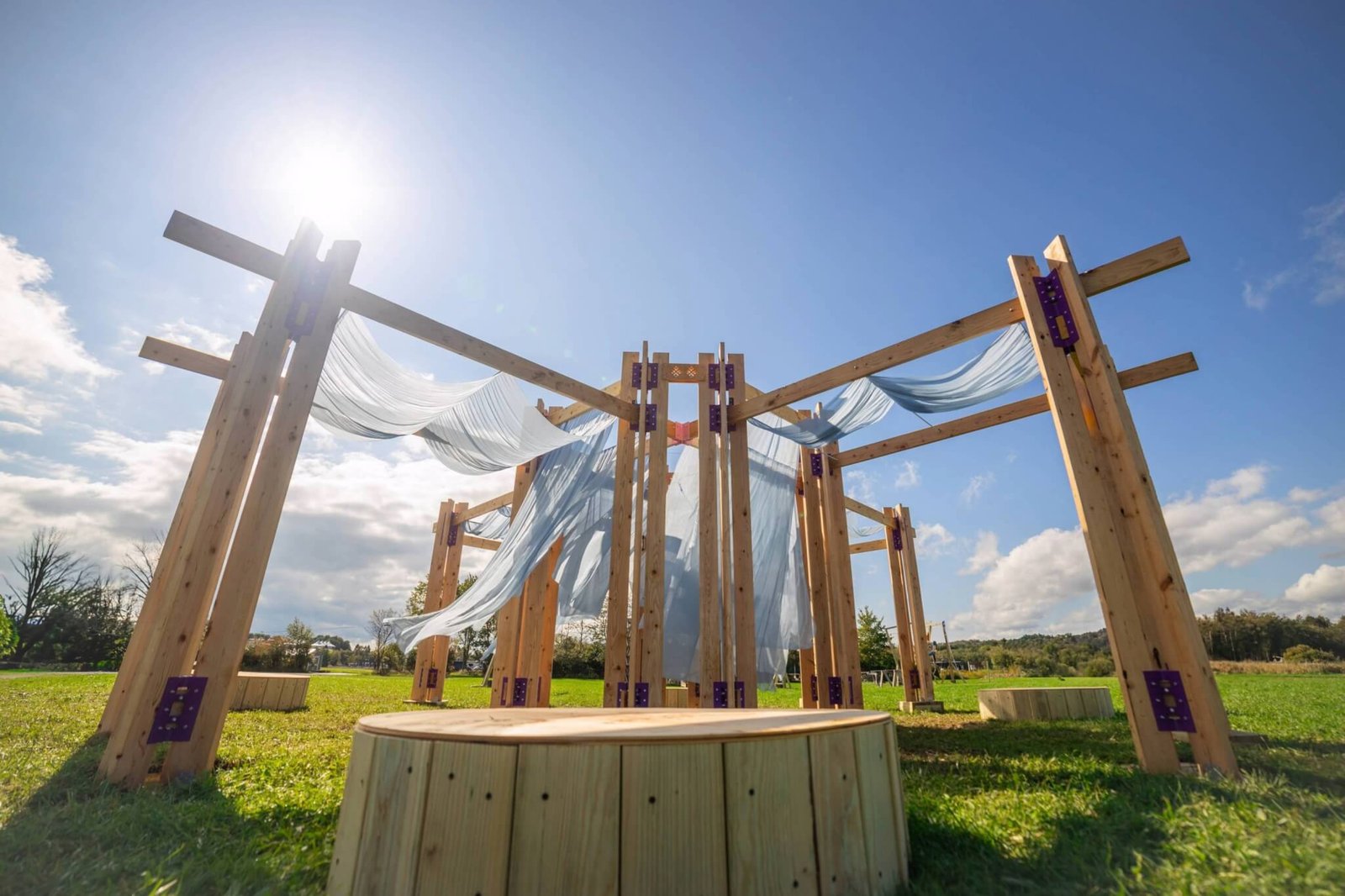 تركيب Wildflowers الخشبي في BuildFest 2026