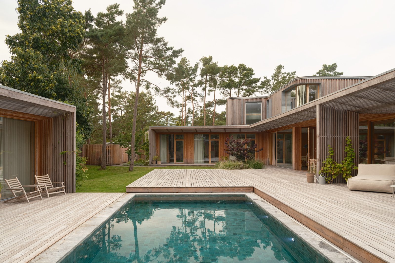 Villa HDV living spaces facing the inner garden