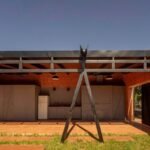 V-shaped steel support and integrated roof drainage at the Quincho project in Misiones. Photograph &copy; Albert Galeano.