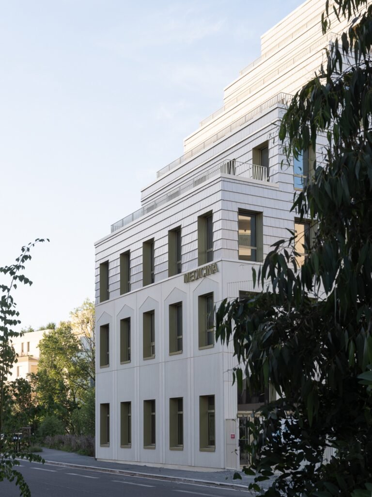 Corner view of Donnan Health Center facade featuring the Medicina building signage.