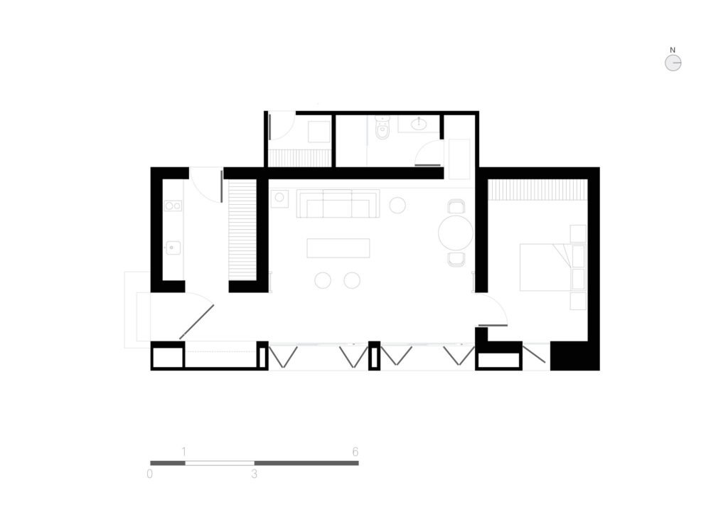 Architectural ground floor plan diagram of Casa Florinda showing wall thicknesses, central living area, bedroom, kitchen, and rear addition.