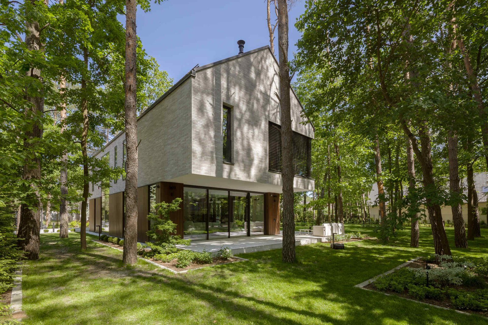 The Intersecting House بين أشجار الصنوبر قرب وارسو