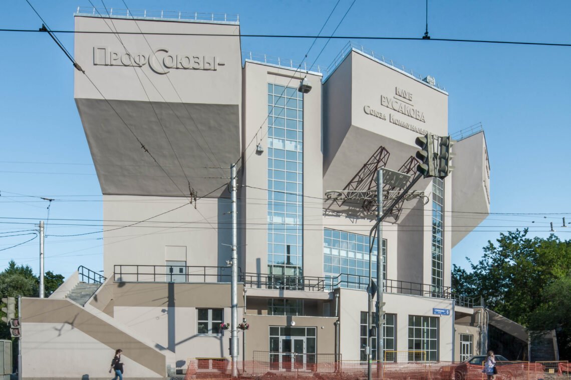 Street view of the projecting seating volumes and glazed bays