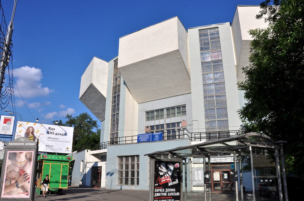 Street view of the projecting seating volumes and glazed bays