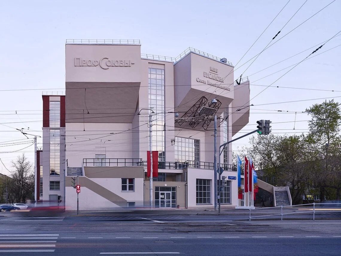 Street view of the projecting seating volumes and glazed bays