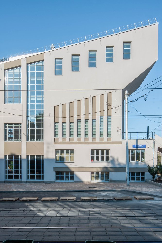 Side and rear elevations reveal brickwork, windows and supporting spaces