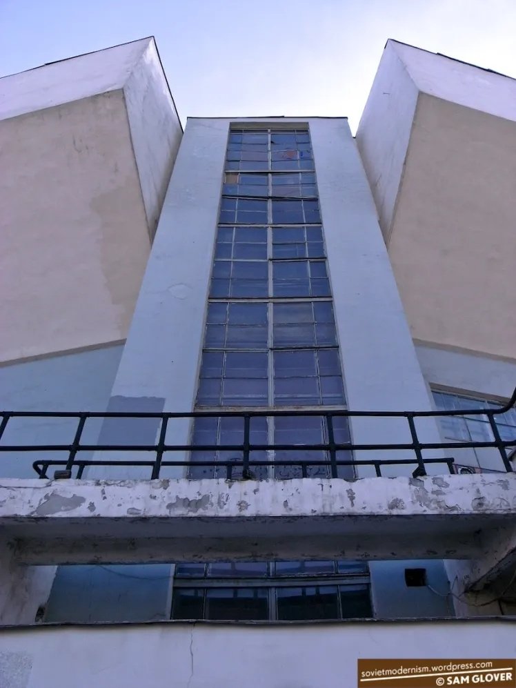 Earlier exterior condition of the auditorium volumes and windows