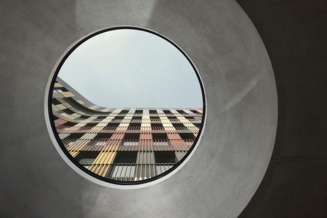 A circular opening frames the coloured fa&ccedil;ade above.