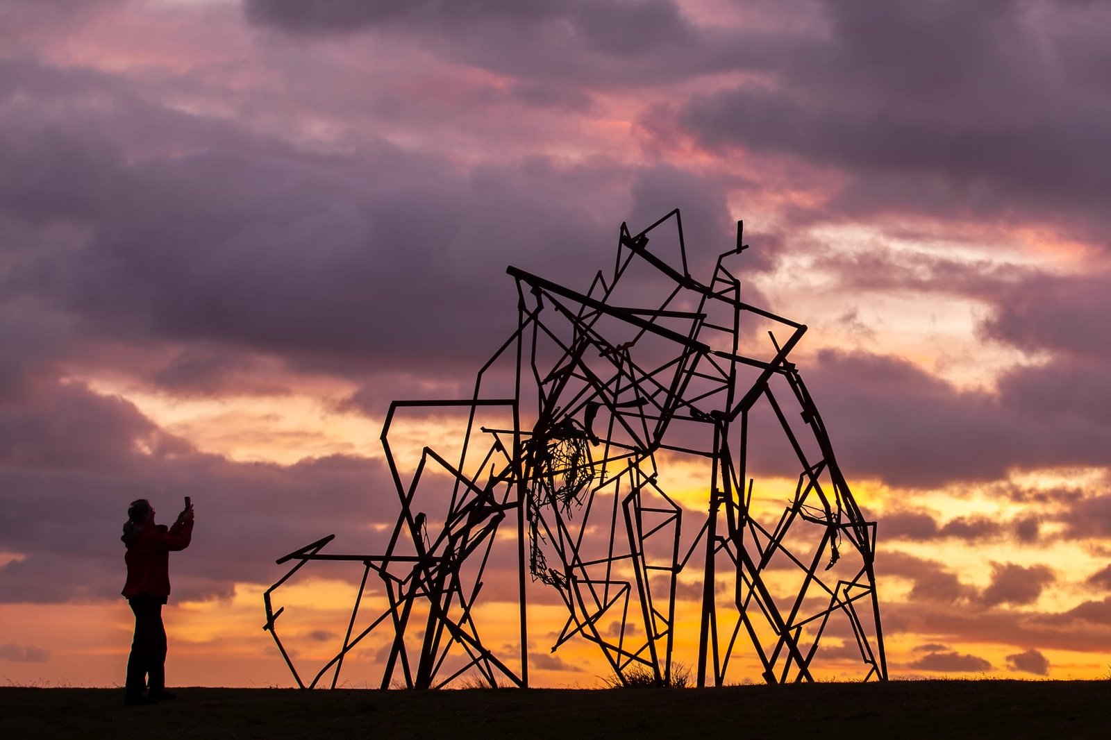 Unveiling the Edges of the Sky changes in silhouette with viewpoint and light.