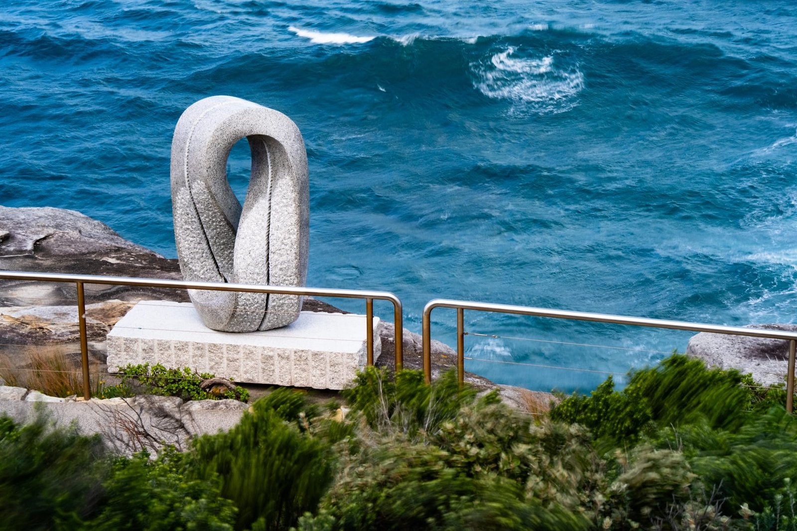 A circular opening in Oushi Zokei – Enmusubi II frames changing views as visitors move.