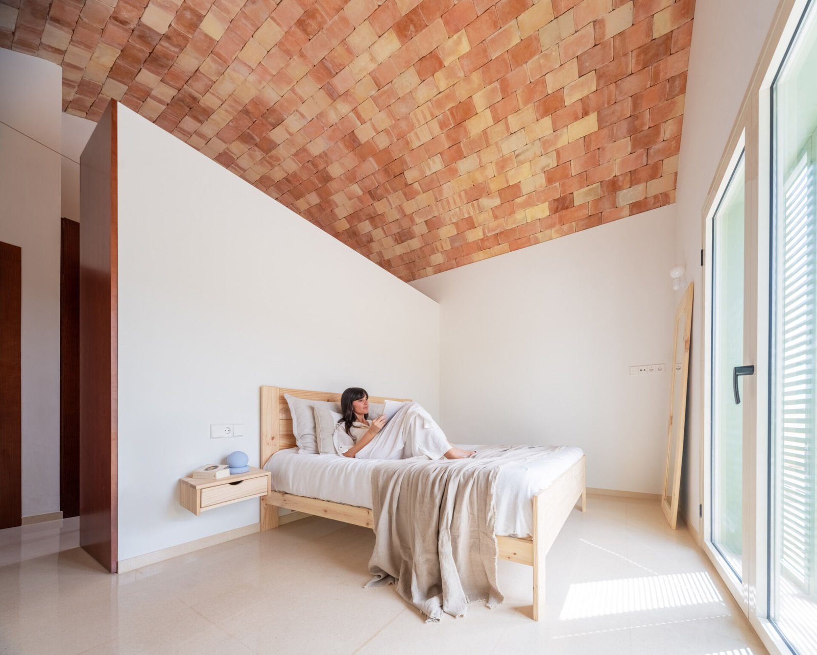 The main bedroom sits beneath a lower brick vault.