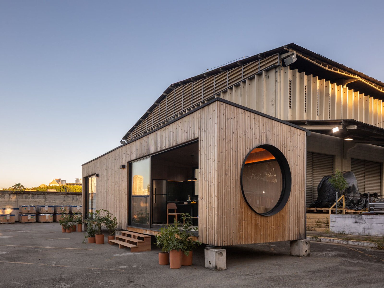 Shape Ends Timber Casa M38 Prefab House: A 38 m² Linear Plan